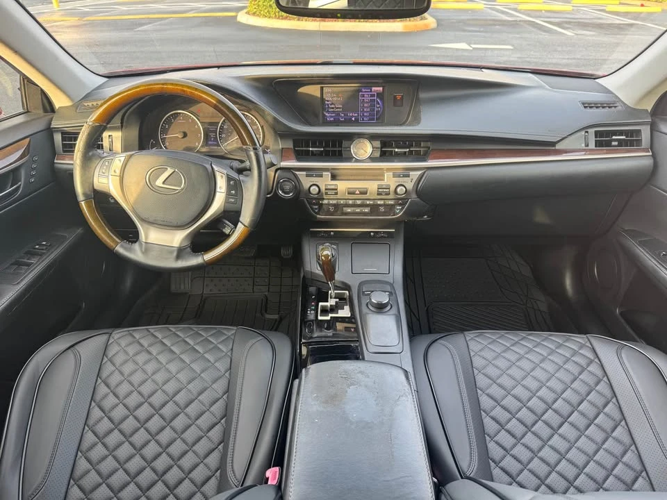 2014 Lexus ES 6th Gen - Image 4 of 13