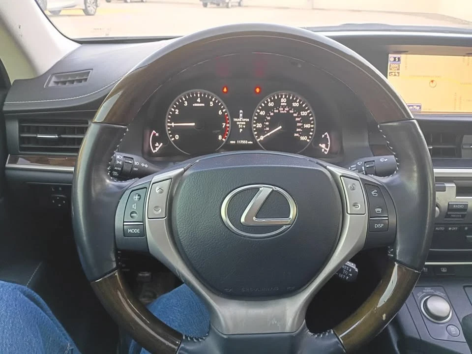 2014 Lexus ES 6th Gen - Image 17 of 19