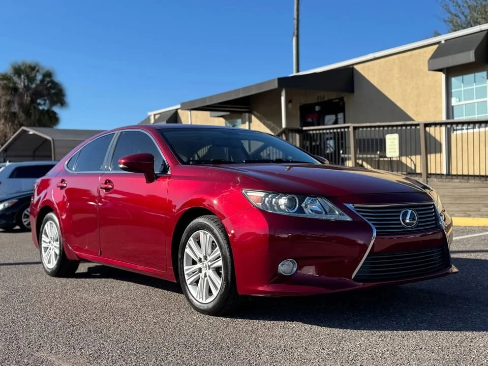 2014 Lexus ES 6th Gen - Image 3 of 19