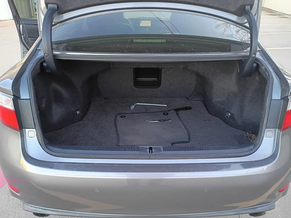 2014 Lexus ES 6th Gen - Image 8 of 19
