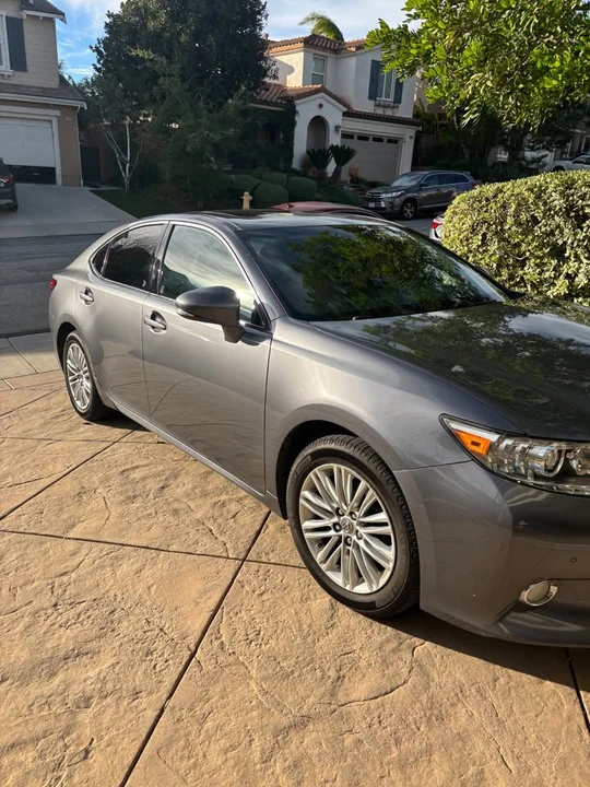 2014 Lexus ES 6th Gen - Image 2 of 5