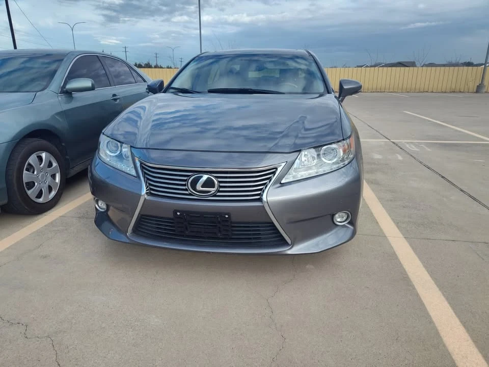2014 Lexus ES 6th Gen - Image 2 of 6