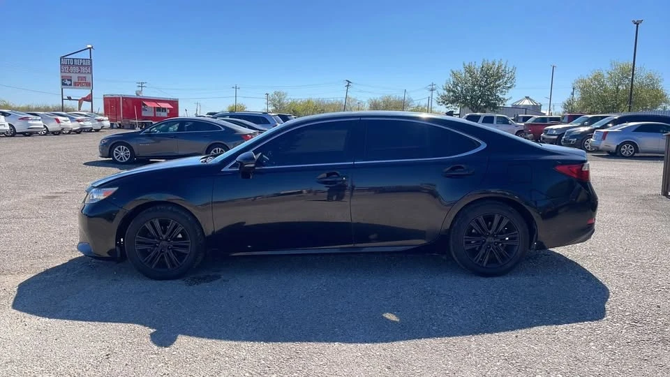 2014 Lexus ES 6th Gen - Image 2 of 15