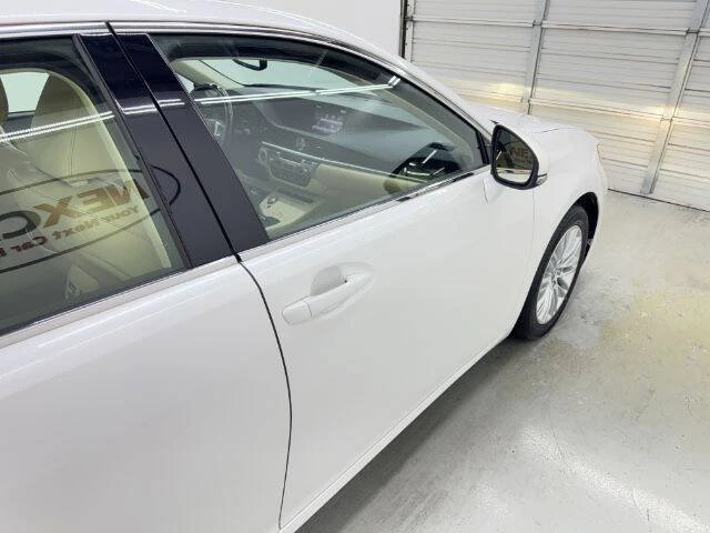 2014 Lexus ES 6th Gen - Image 13 of 18