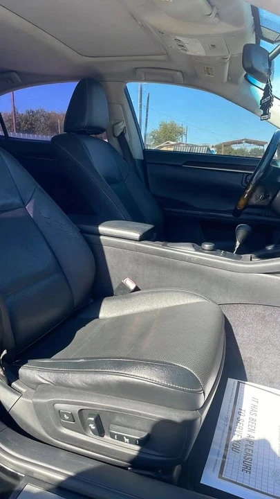 2014 Lexus ES 6th Gen - Image 14 of 15