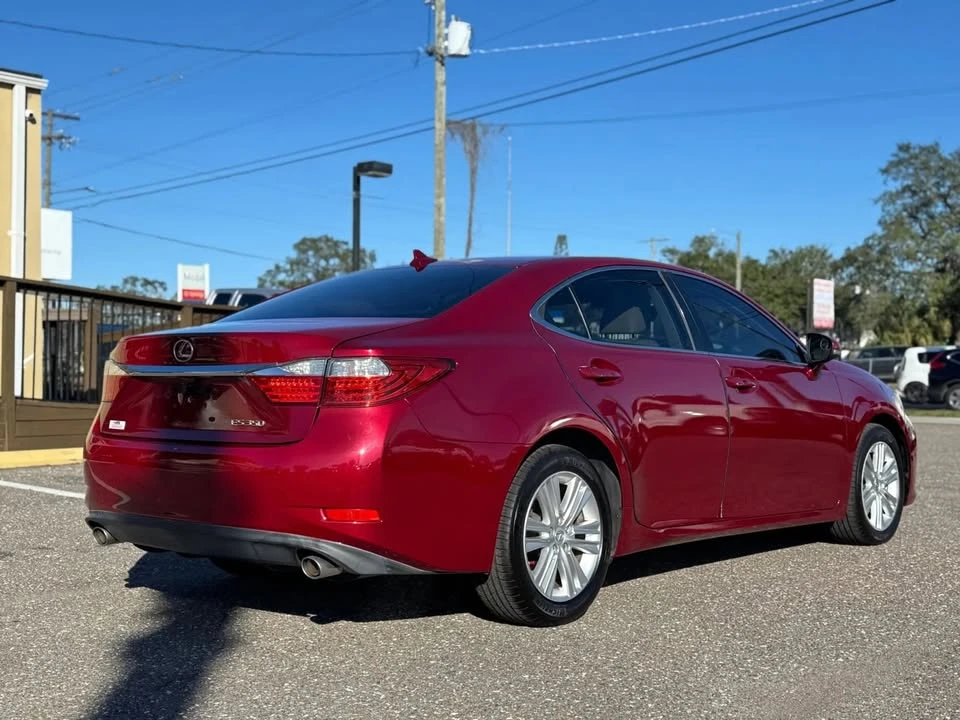 2014 Lexus ES 6th Gen - Image 5 of 19