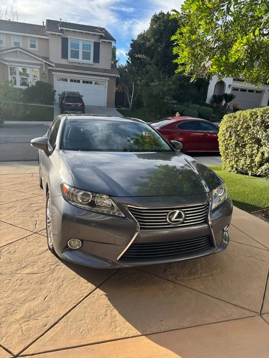 2014 Lexus ES 6th Gen - Image 3 of 5