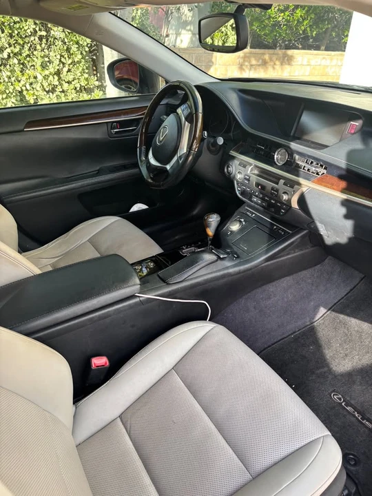 2014 Lexus ES 6th Gen - Image 4 of 5