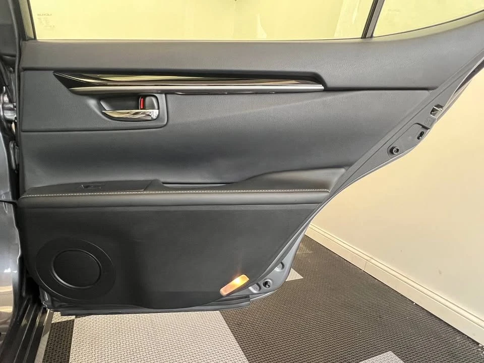 2014 Lexus ES 6th Gen - Image 13 of 20