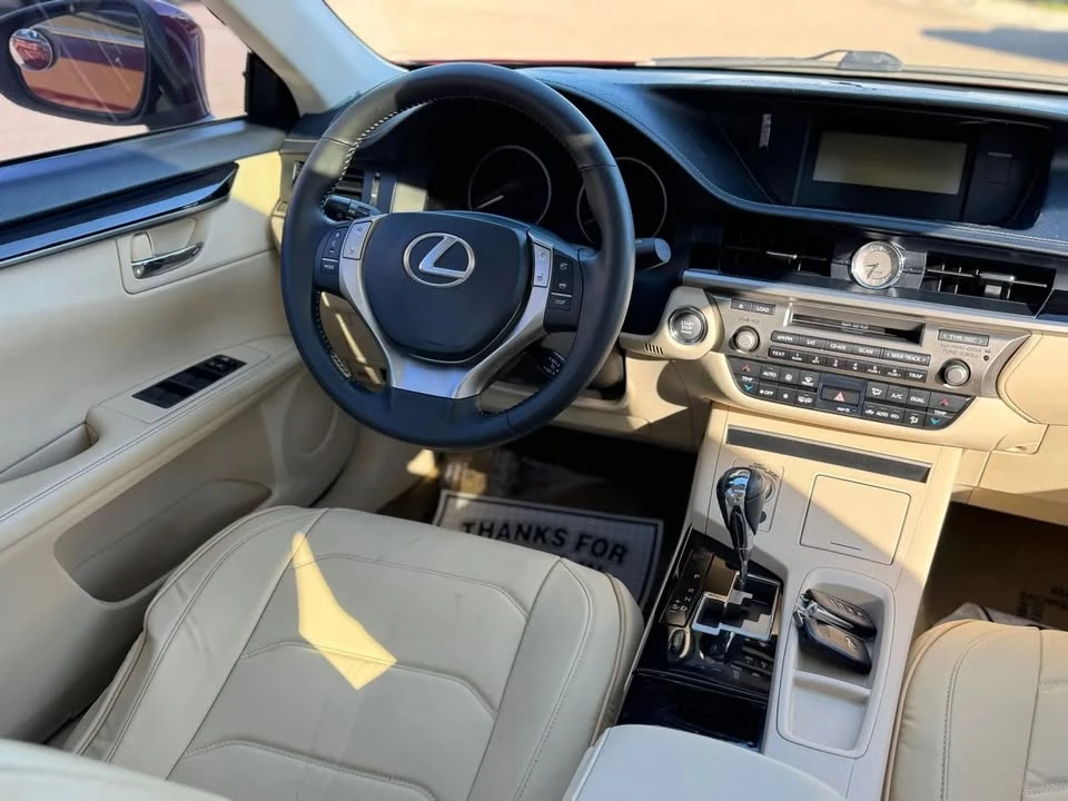 2014 Lexus ES 6th Gen - Image 14 of 19