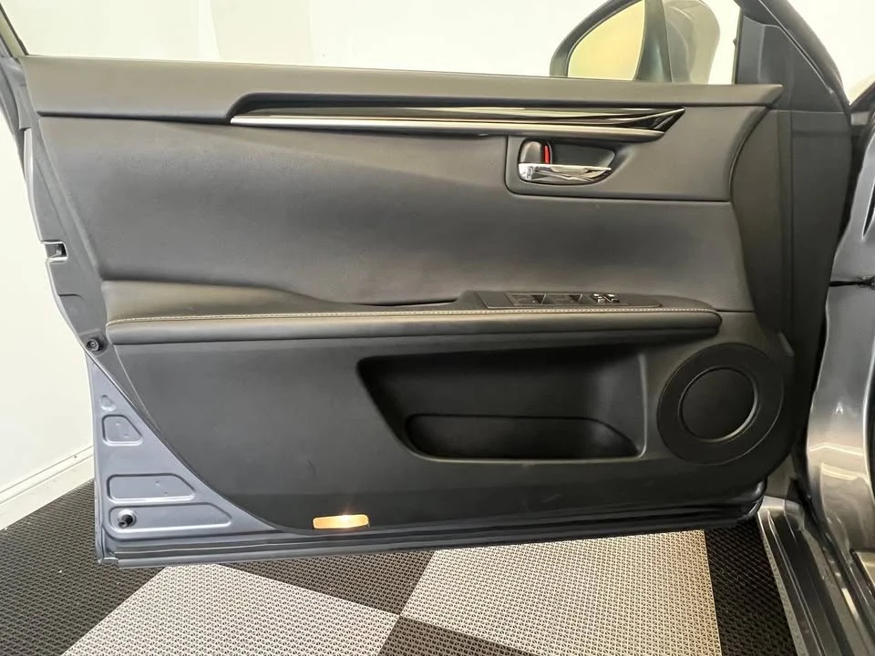 2014 Lexus ES 6th Gen - Image 7 of 20