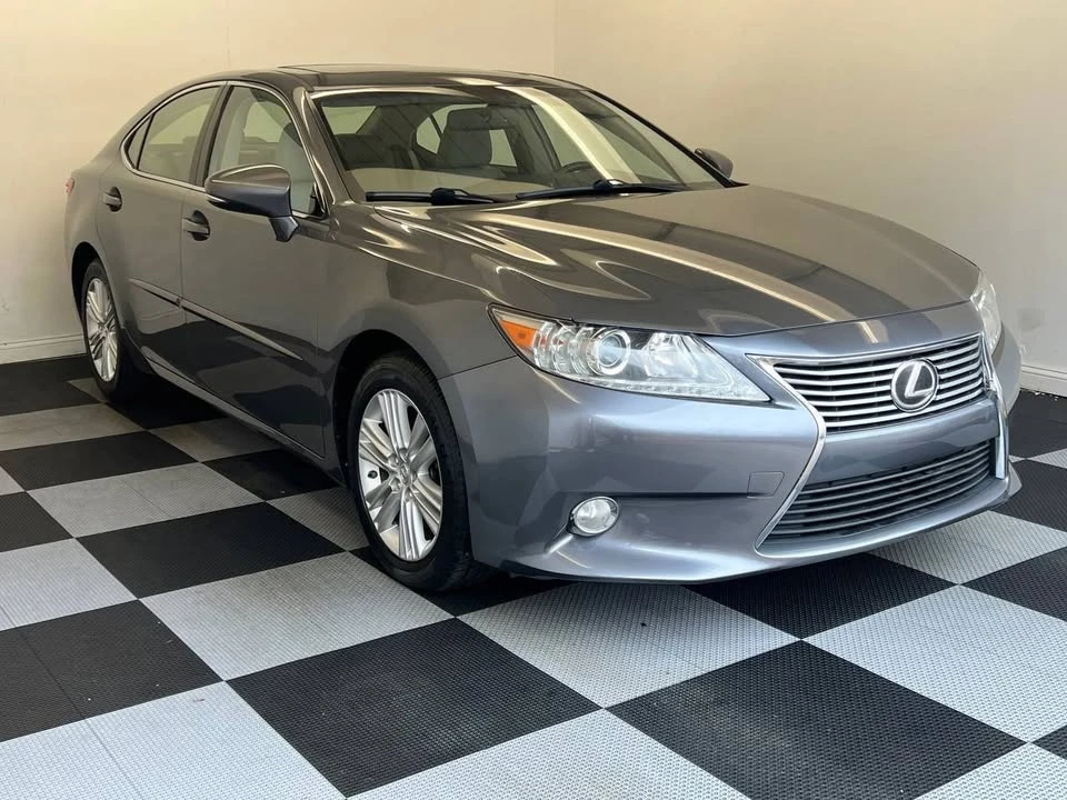 2014 Lexus ES 6th Gen - Image 3 of 20