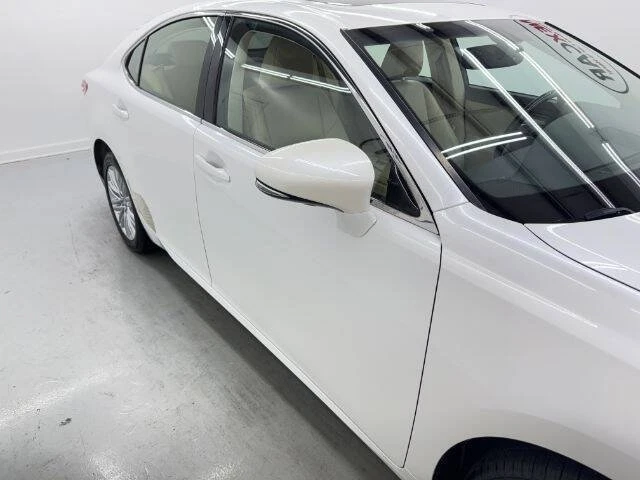 2014 Lexus ES 6th Gen - Image 14 of 18