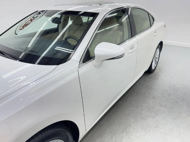 2014 Lexus ES 6th Gen - Image 5 of 18