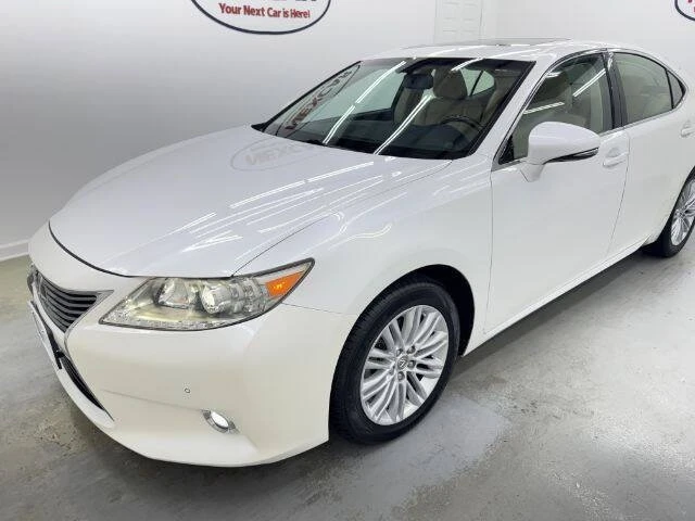 2014 Lexus ES 6th Gen - Image 4 of 18