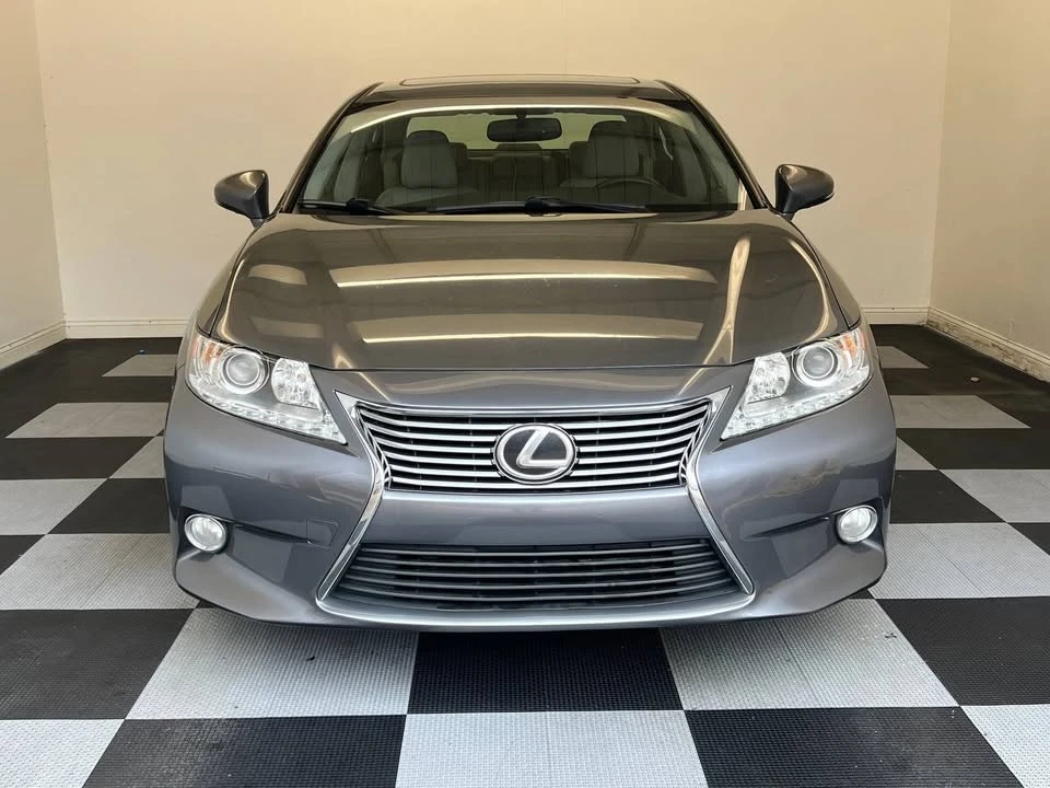 2014 Lexus ES 6th Gen - Image 2 of 20
