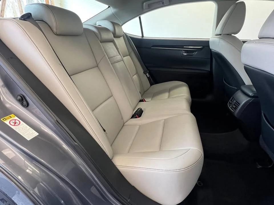 2014 Lexus ES 6th Gen - Image 14 of 20