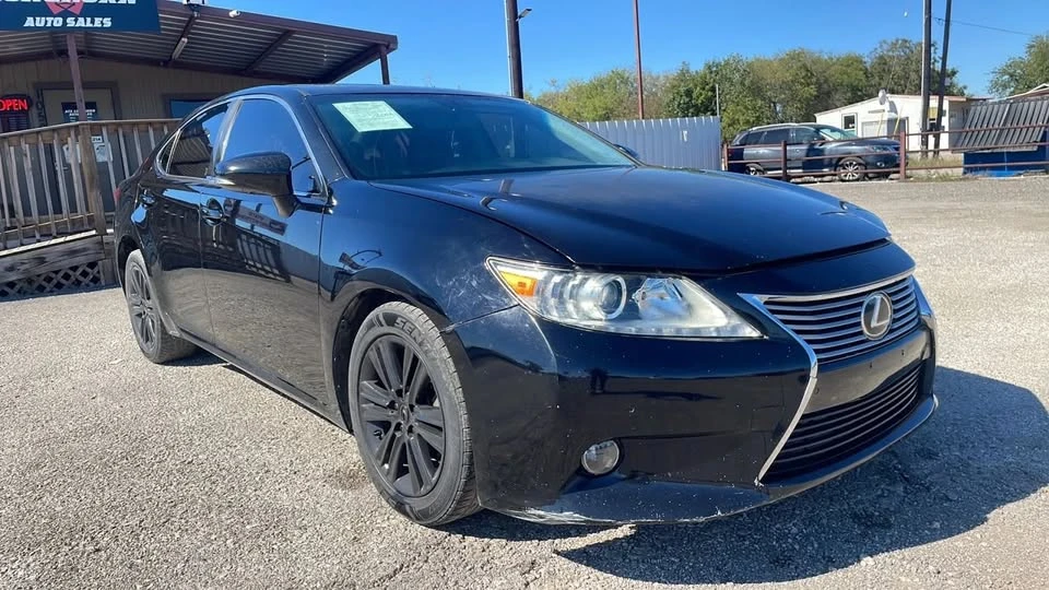 2014 Lexus ES 6th Gen - Image 7 of 15