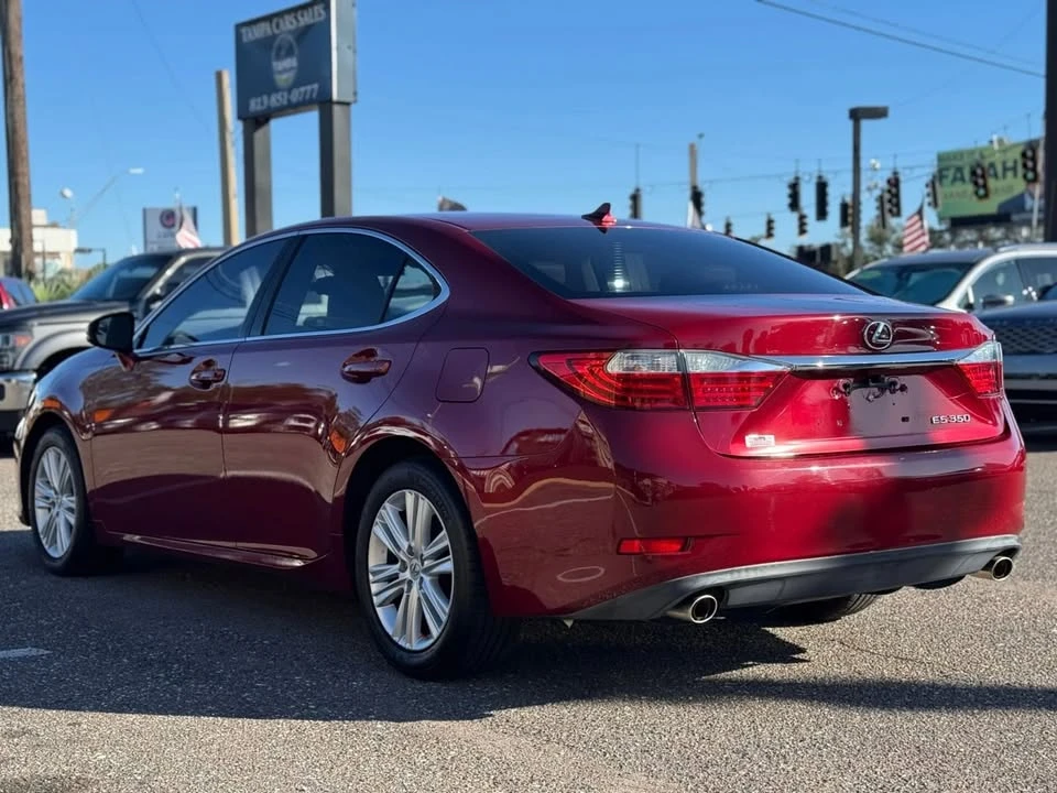 2014 Lexus ES 6th Gen - Image 7 of 19