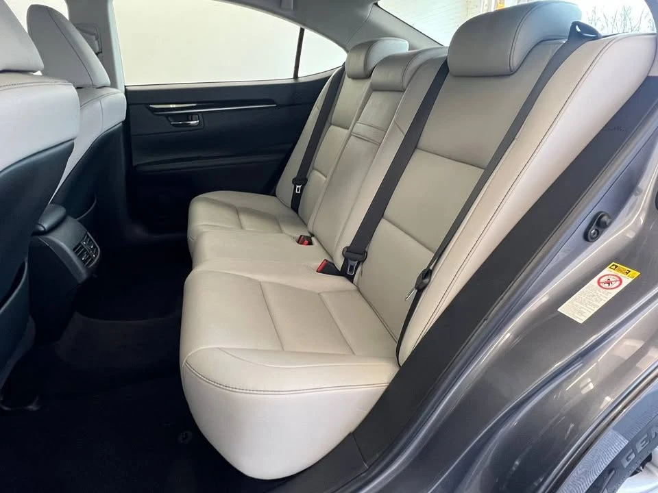 2014 Lexus ES 6th Gen - Image 10 of 20