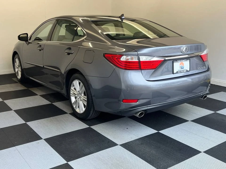 2014 Lexus ES 6th Gen - Image 4 of 20