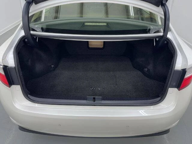 2014 Lexus ES 6th Gen - Image 10 of 18