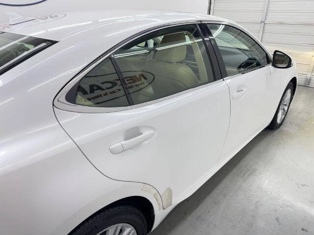 2014 Lexus ES 6th Gen - Image 12 of 18