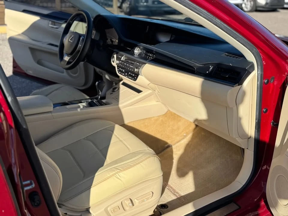 2014 Lexus ES 6th Gen - Image 17 of 19