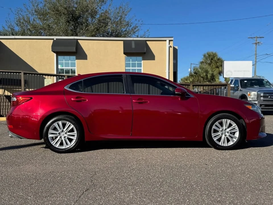2014 Lexus ES 6th Gen - Image 4 of 19