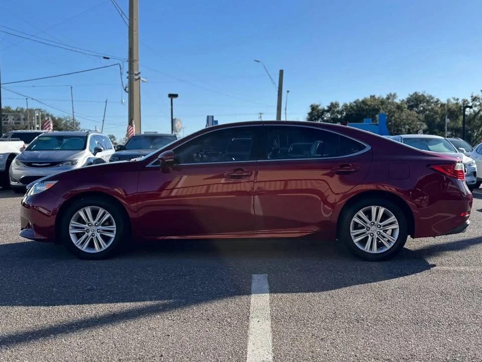 2014 Lexus ES 6th Gen - Image 8 of 19