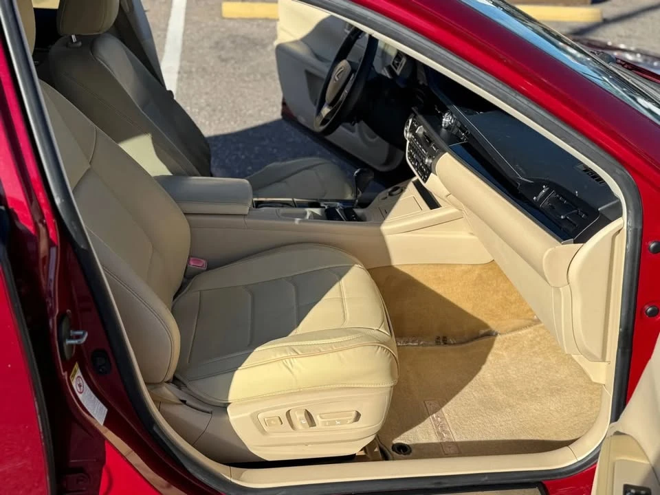2014 Lexus ES 6th Gen - Image 18 of 19