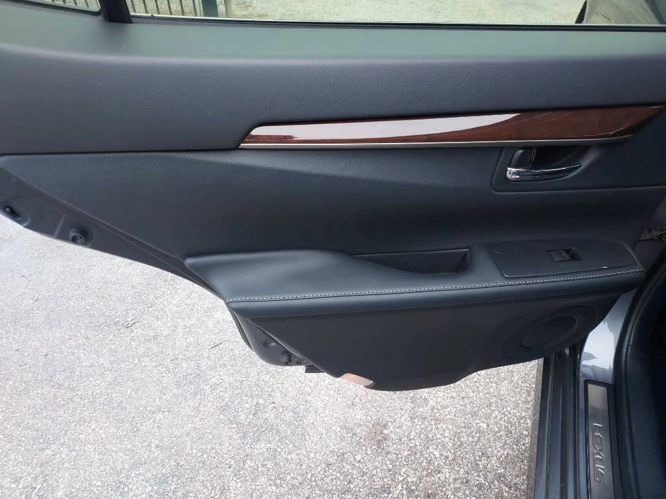 2014 Lexus ES 6th Gen - Image 19 of 20