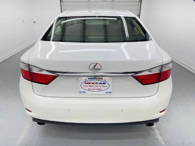2014 Lexus ES 6th Gen - Image 9 of 18