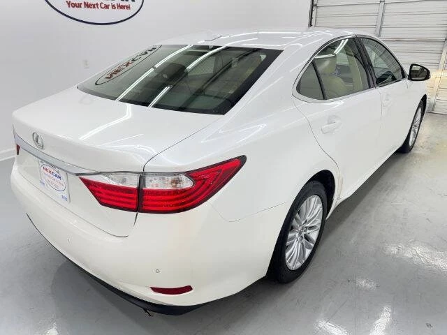 2014 Lexus ES 6th Gen - Image 11 of 18