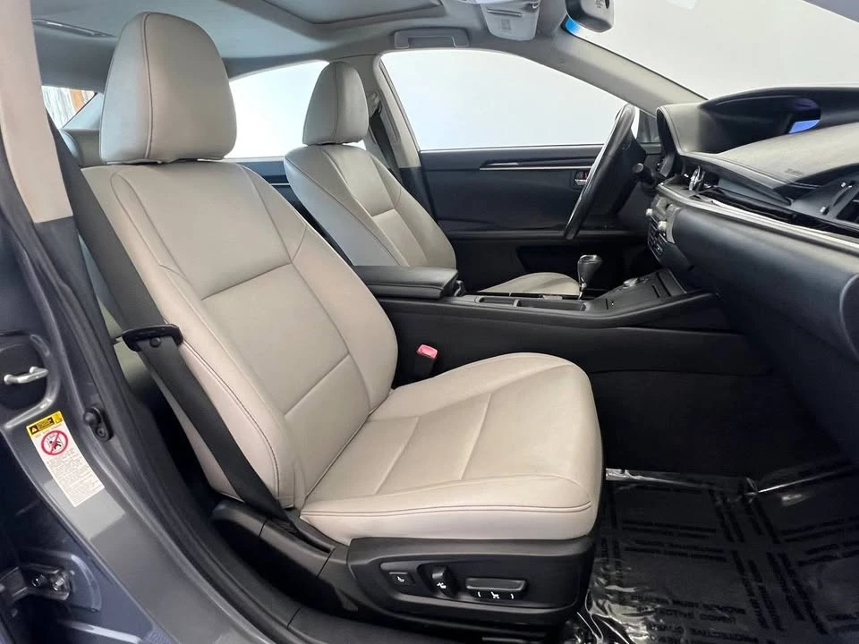 2014 Lexus ES 6th Gen - Image 12 of 20