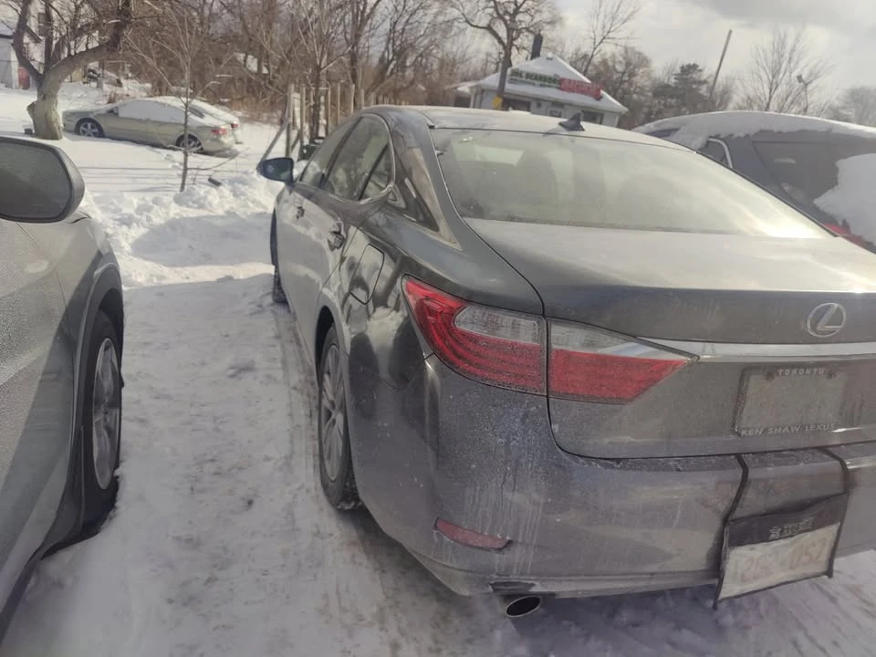 2014 Lexus ES 6th Gen - Image 4 of 5