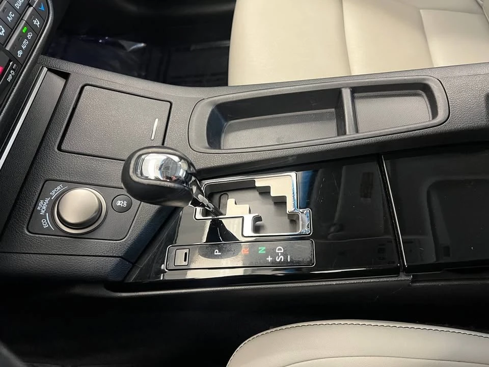 2014 Lexus ES 6th Gen - Image 19 of 20