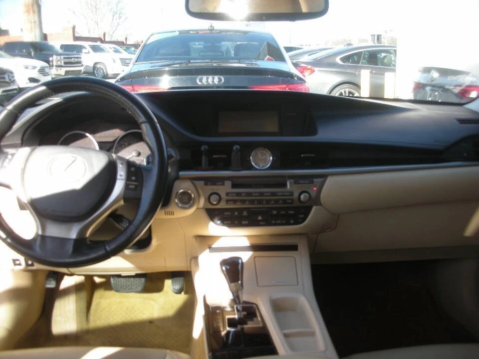 2014 Lexus ES 6th Gen - Image 7 of 7