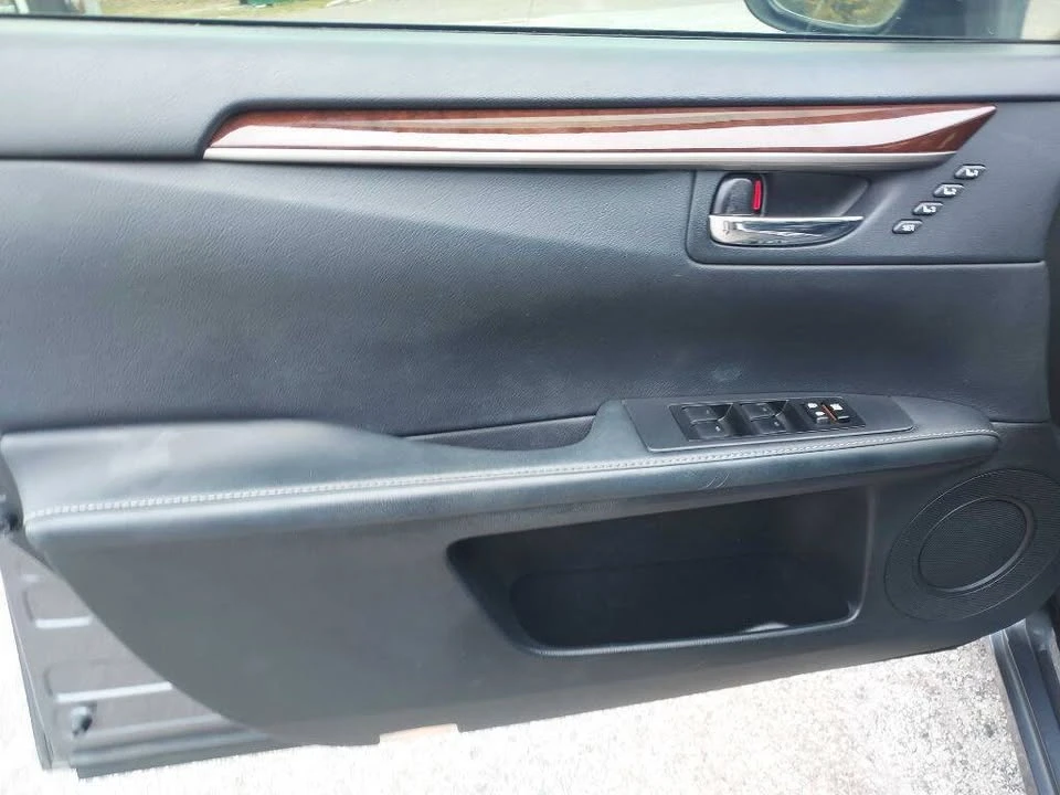 2014 Lexus ES 6th Gen - Image 18 of 20