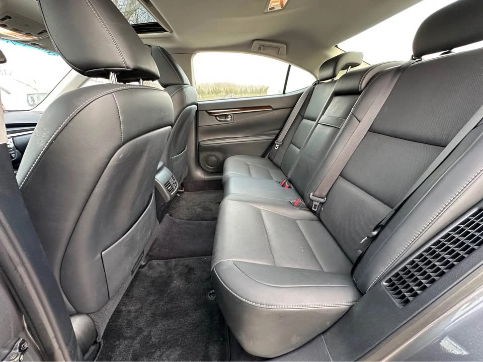 2014 Lexus ES 6th Gen - Image 13 of 20