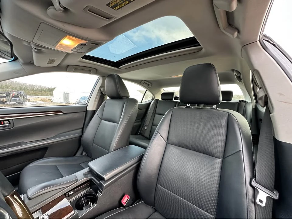 2014 Lexus ES 6th Gen - Image 11 of 20