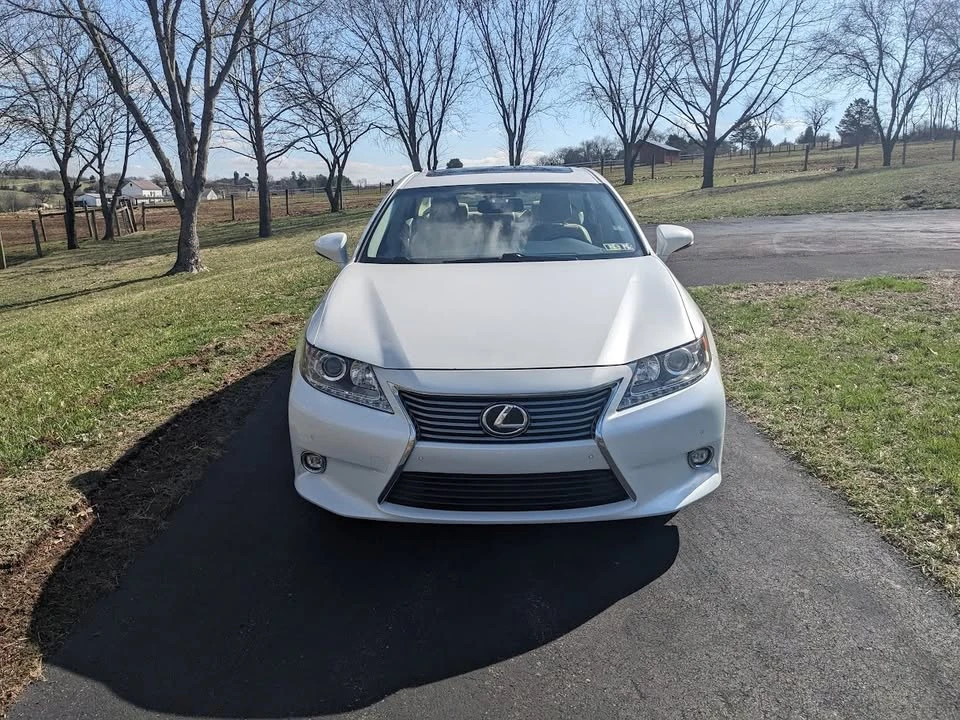 2014 Lexus ES 6th Gen - Image 6 of 14