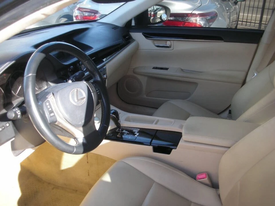 2014 Lexus ES 6th Gen - Image 5 of 7