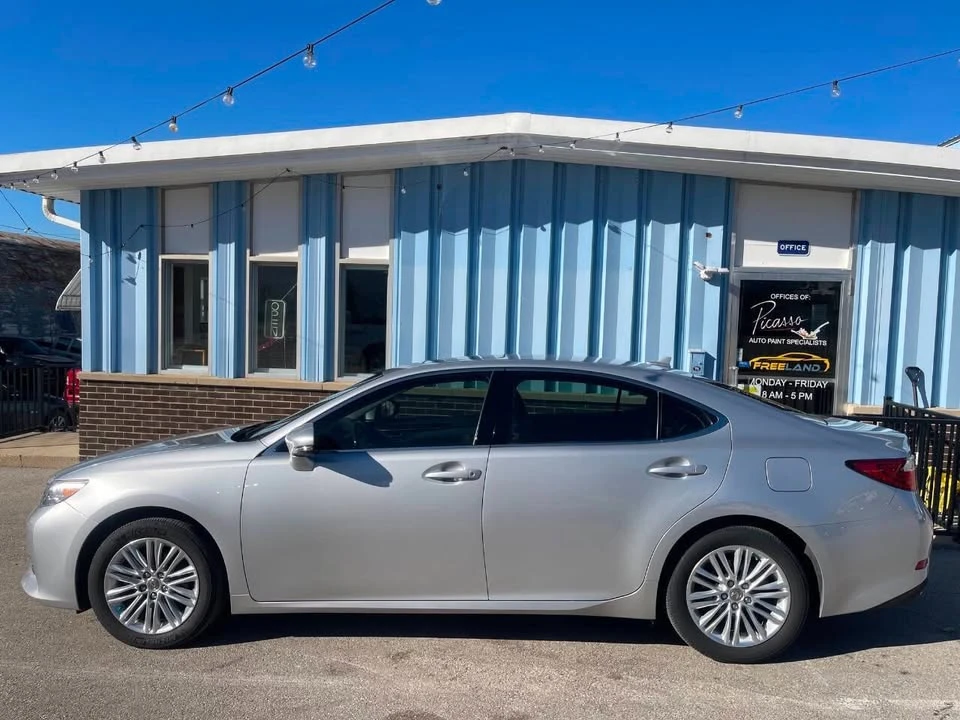 2014 Lexus ES 6th Gen - Image 8 of 20