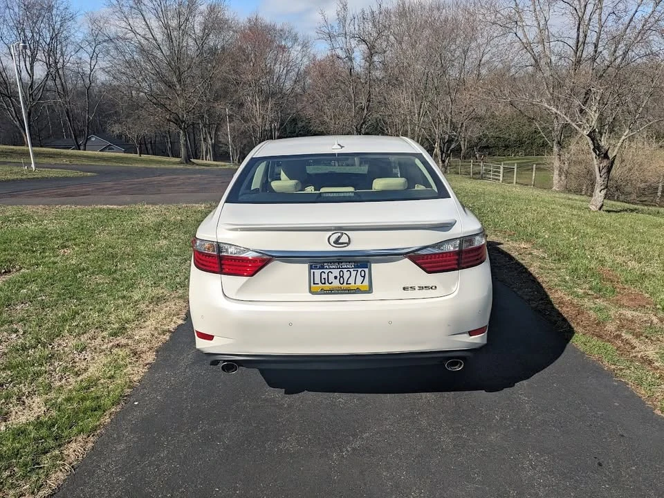 2014 Lexus ES 6th Gen - Image 12 of 14