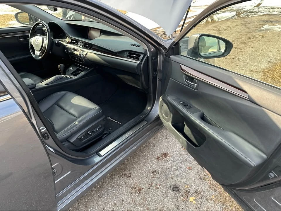 2014 Lexus ES 6th Gen - Image 15 of 20