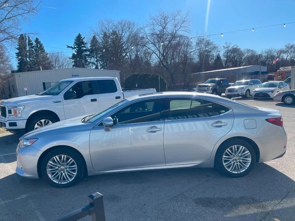 2014 Lexus ES 6th Gen - Image 2 of 20