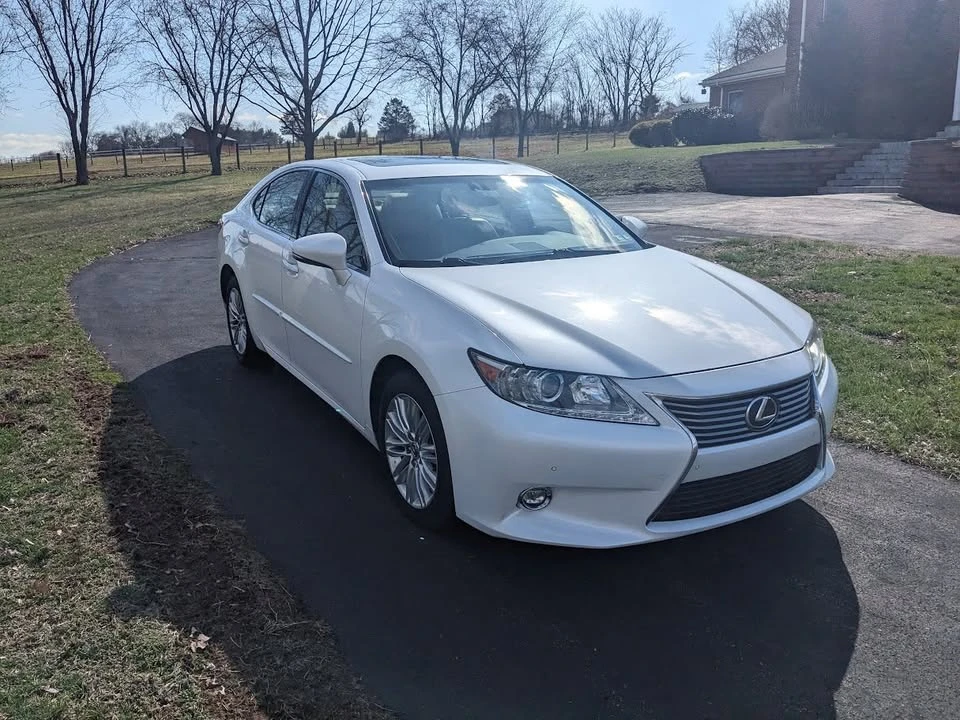 2014 Lexus ES 6th Gen - Image 7 of 14