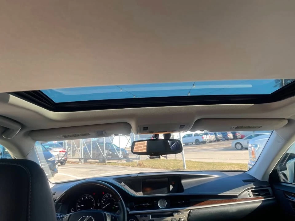 2014 Lexus ES 6th Gen - Image 18 of 20