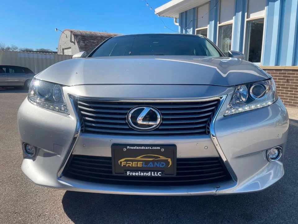 2014 Lexus ES 6th Gen - Image 7 of 20